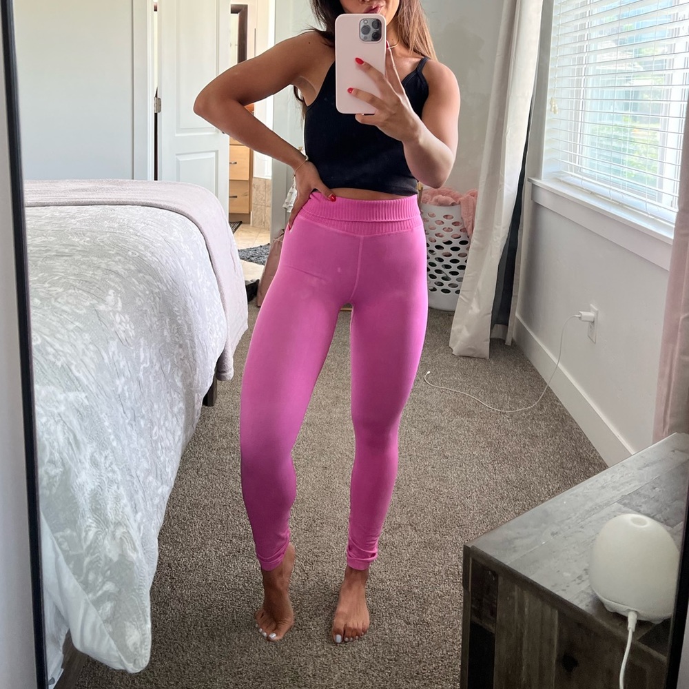 Free People / Pink high rise good karma leggings